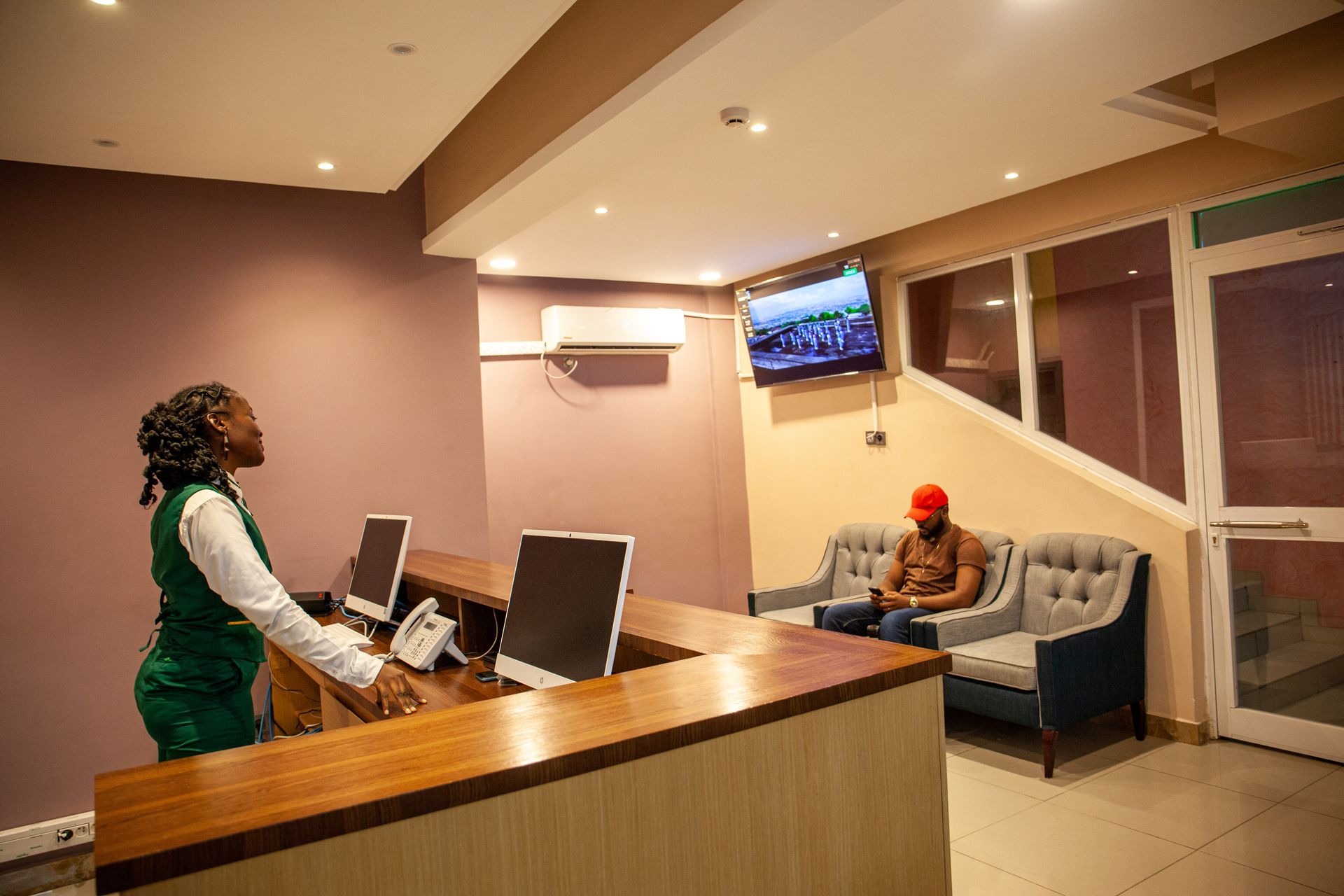 Bureau réception Hôtel Mickel Douala