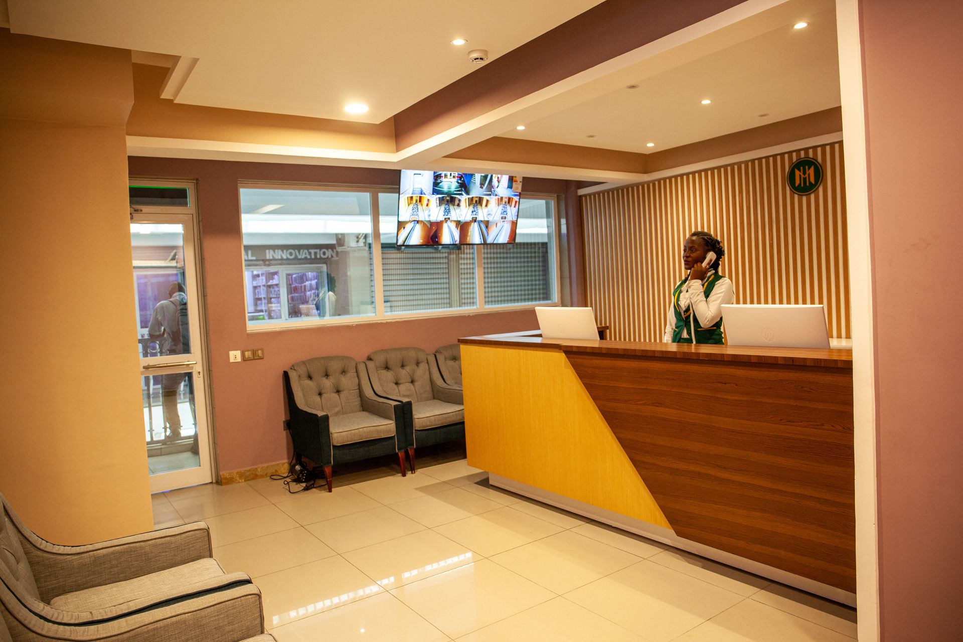 Réception principale Hôtel Mickel Douala